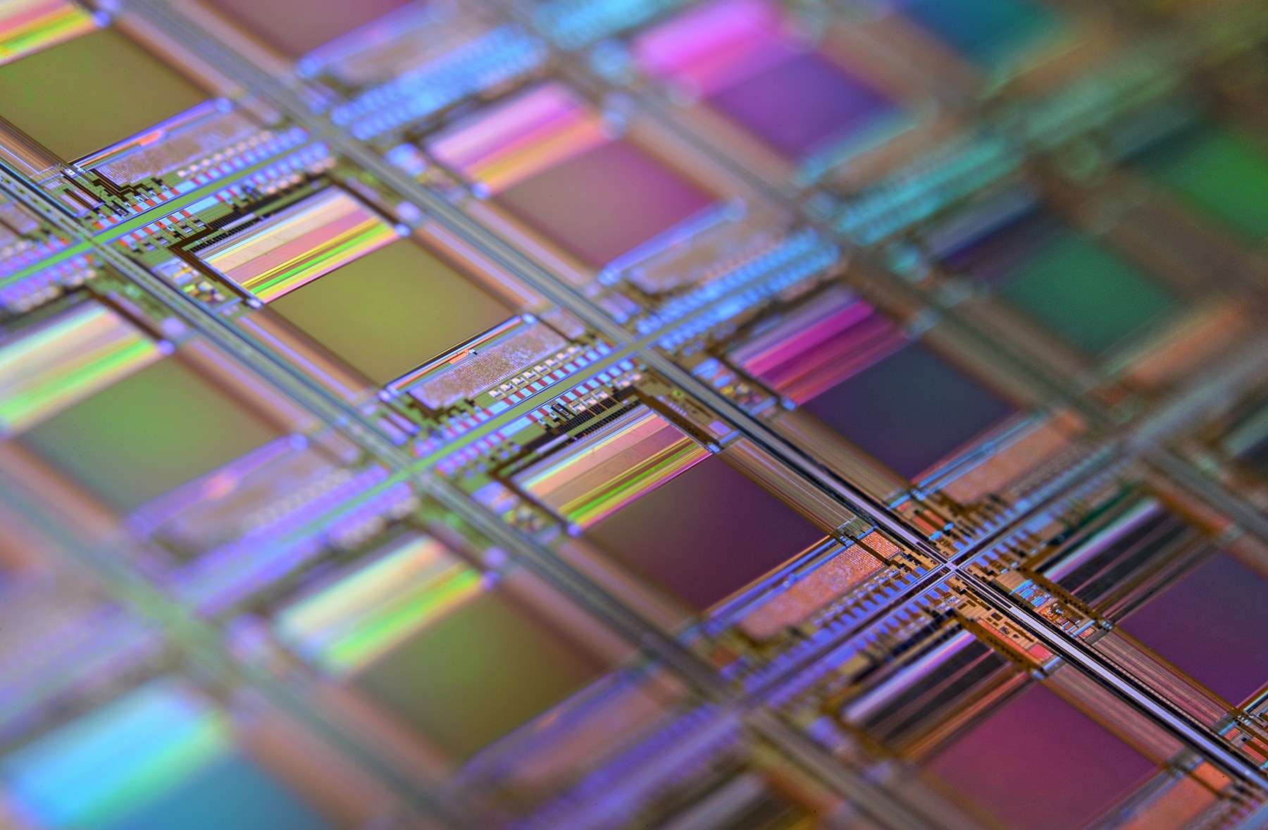 Iridescent semiconductor wafer