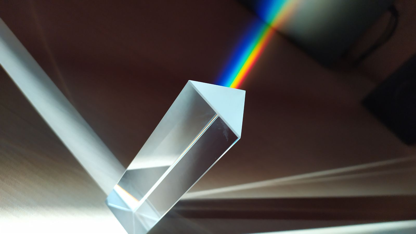Optical glass refracting light